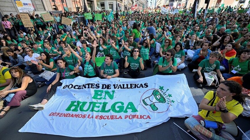 Madrid'de Eğitim Grevi: Öğretmenler ve Öğrenciler Sokaklarda