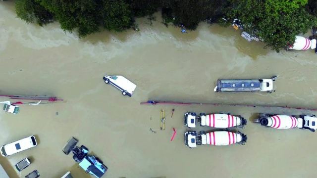 İstanbul'da Derelerin Taşmasıyla Su Baskınları Yaşandı
