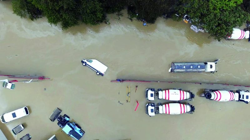 İstanbul'da Derelerin Taşmasıyla Su Baskınları Yaşandı