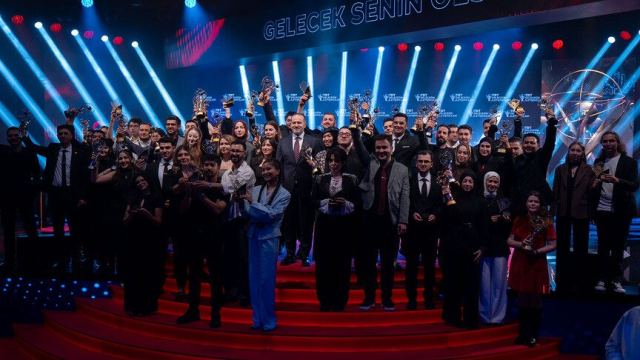 TRT'nin Geleceğin İletişimcileri Yarışması'nda ödüller dağıtıldı