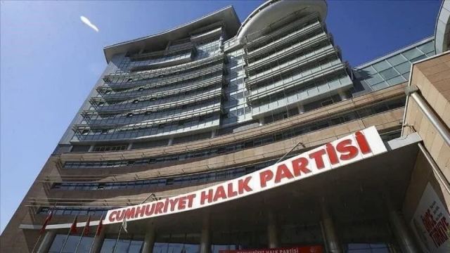 CHP İstanbul İl Yönetiminin görevden uzaklaştırılmasına dava ertelendi