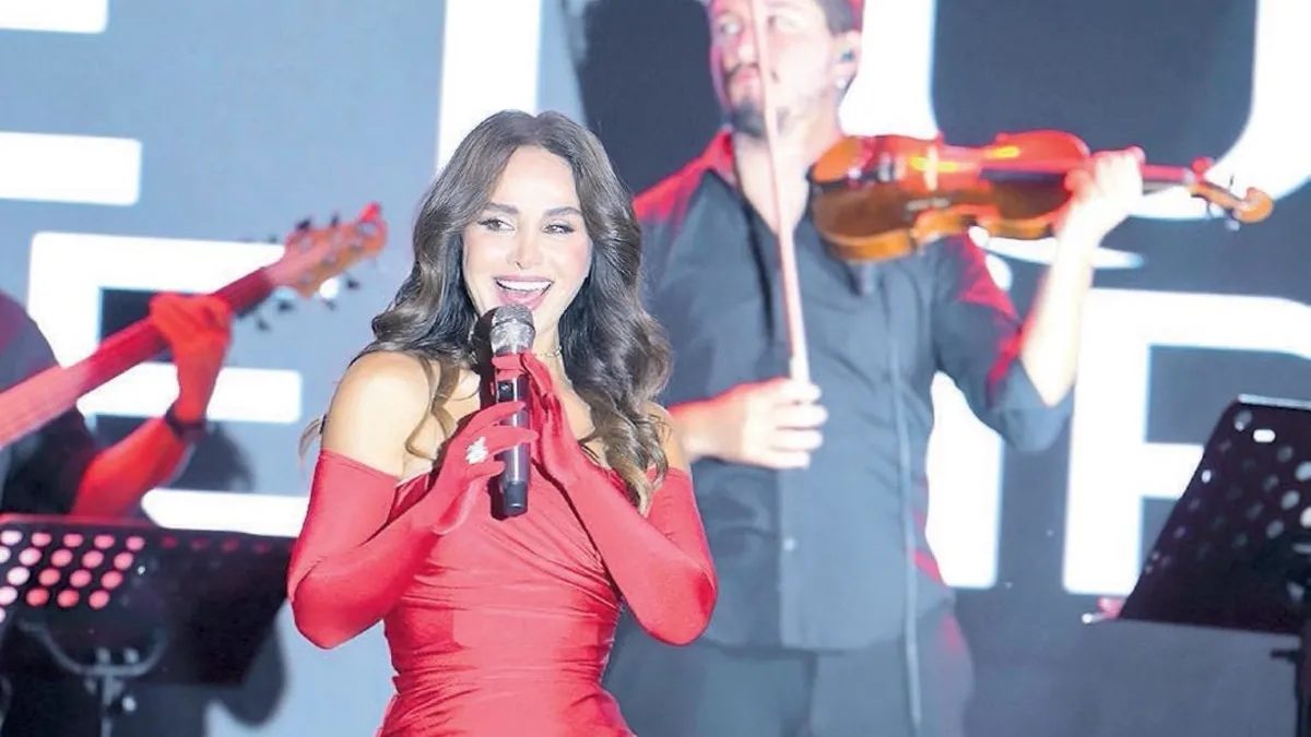 Betül Demir İstanbul'da Müzik Dolu Bir Gece Yaşattı