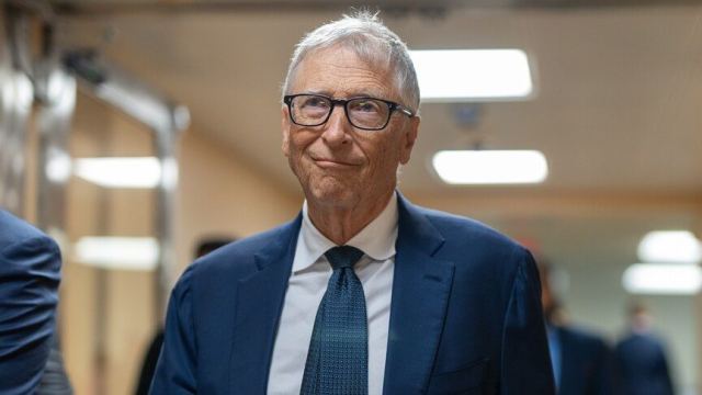 Bill Gates, yapay zekanın risklerinin faydalarından hızlı ortaya çıkabileceğini belirtti