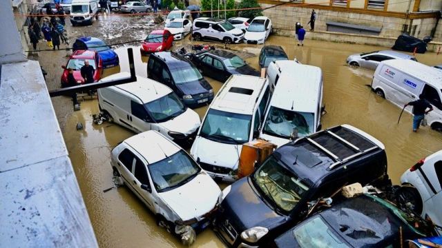 İstanbul'da sel ve su baskını nedeniyle 838 hasar ihbarı yapıldı