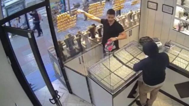 Bayrampaşa'da soygun girişimi: Kuyumcu tuzağa düşürdü