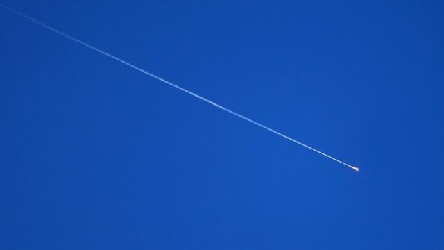 Husiler Suudi Arabistan'da Havalimanı ve Enerji Tesislerine Saldırdı