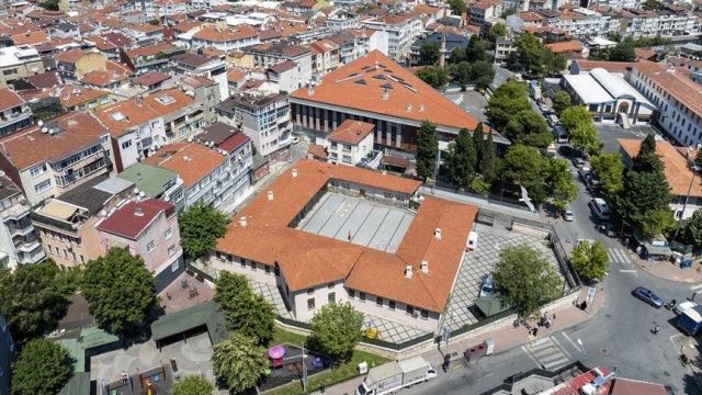 Muallim Yahya İlkokulu, tarihi binasında eğitim faaliyetlerini sürdürüyor
