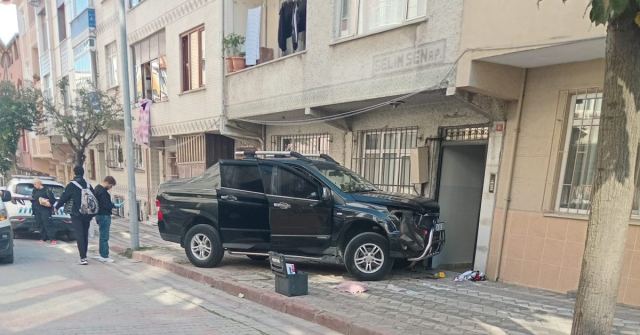Sultangazi'de Park Halindeki Araca Çarpan Eş Hayatını Kaybetti