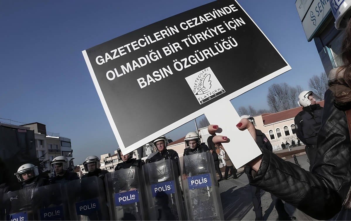 Gazeteciler İstanbul'da Basın Özgürlüğü İçin Sokağa Çıkıyor
