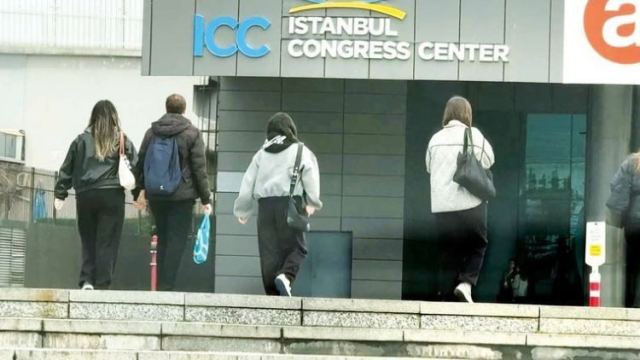 İstanbul'daki Konserde Fenalaşan 3 Kişiden İkisi Hayatını Kaybetti
