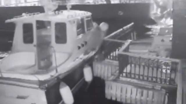 Üsküdar'da Vapur Yalıya Çarptı, Olay Güvenlik Kamerasında