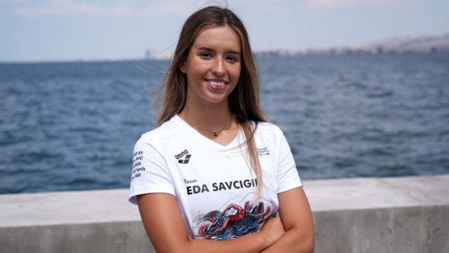 Eda Savcıgil Molokai Kanalı'nı 12 saat 41 dakikada geçti
