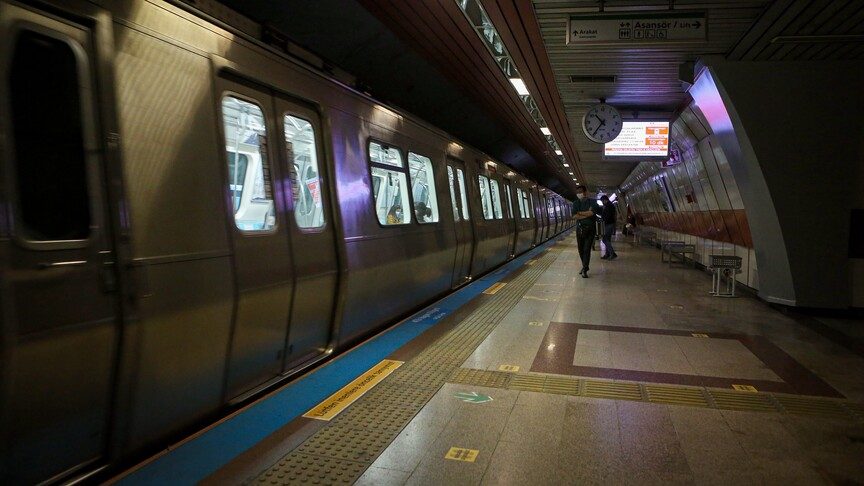 İstanbul'da metro ve tramvay seferleri 02.00'ye kadar uzatıldı