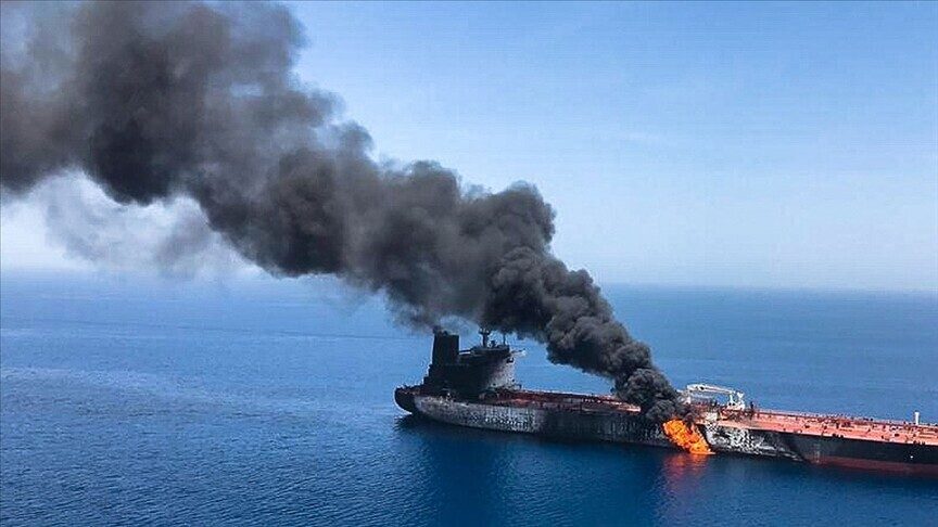 Petrol Tankeri Suudi Arabistan Açıklarında Vuruldu