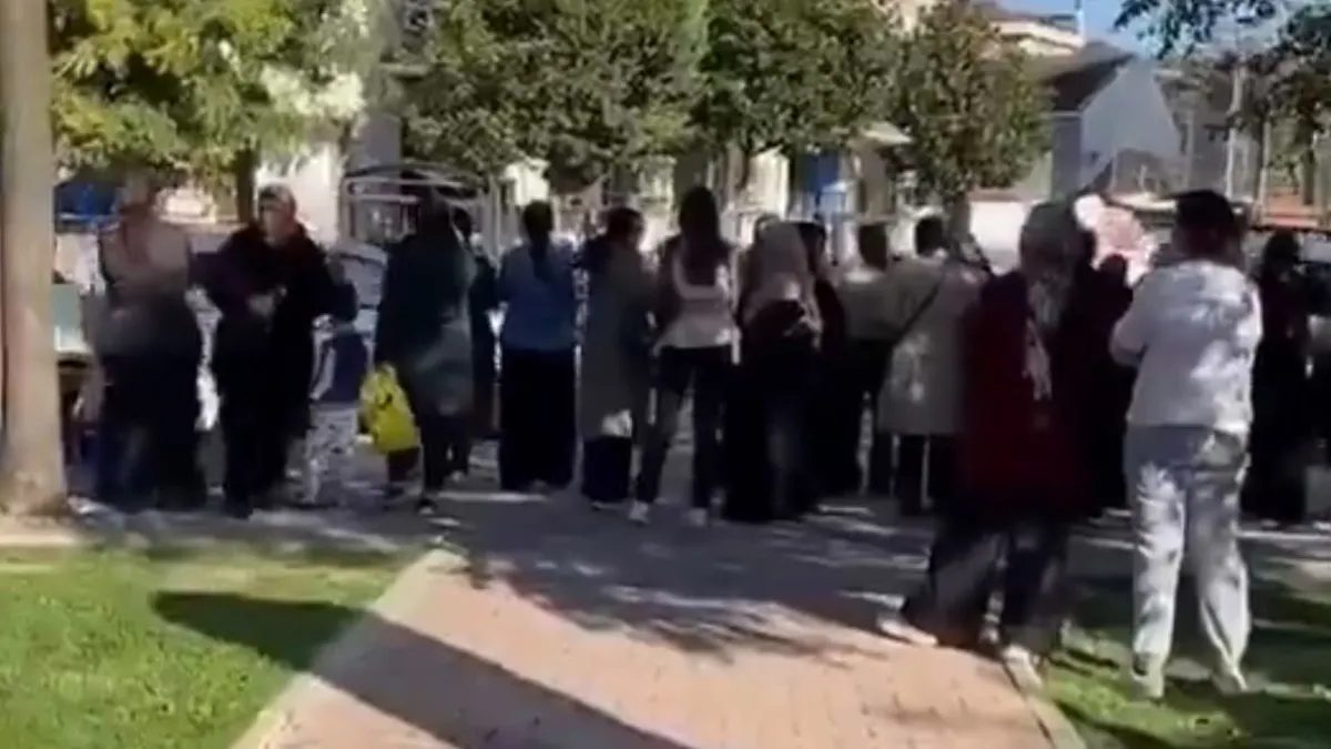 Bahçelievler'de Ortaokul Öğrencisinin Defterinde Skandal Çizimler