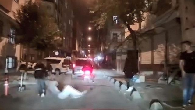 İstanbul Fevzi Çakmak Mahallesi'nde kızlar arasında kavga yaşandı