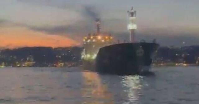 İstanbul Boğazı'nda IVYAN Gemisi Arıza Yaptı, Trafik Durduruldu