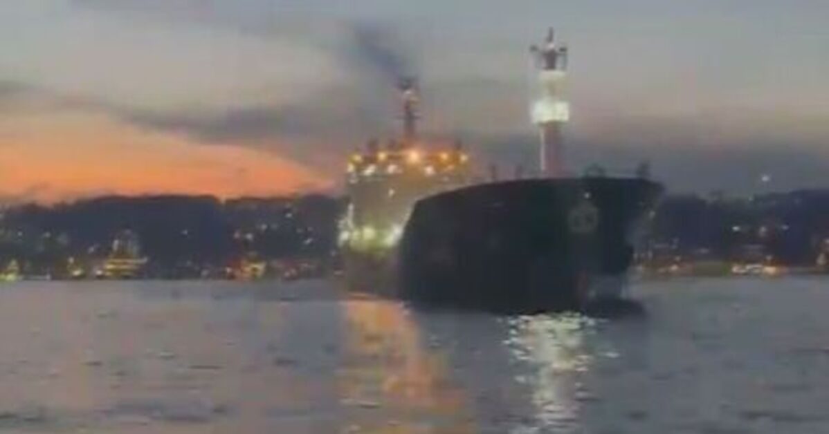 İstanbul Boğazı'nda IVYAN Gemisi Arıza Yaptı, Trafik Durduruldu