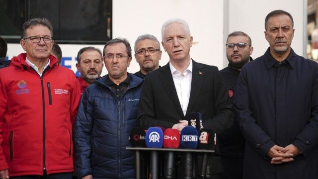 İstanbul Valisi Gül: Sel sularına kapılan 2 kişiyi arıyoruz