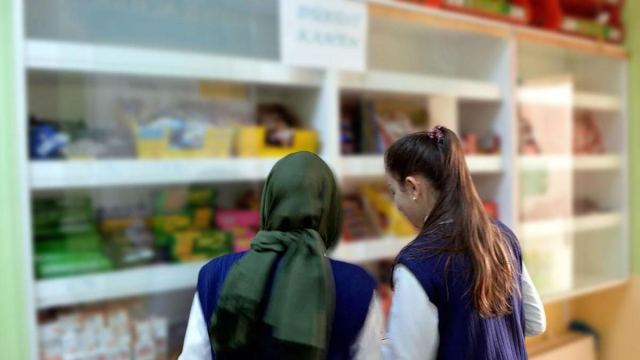 İstanbul'daki Kantinlerde Yasaklı Gıdalar Satılmaya Devam Ediyor