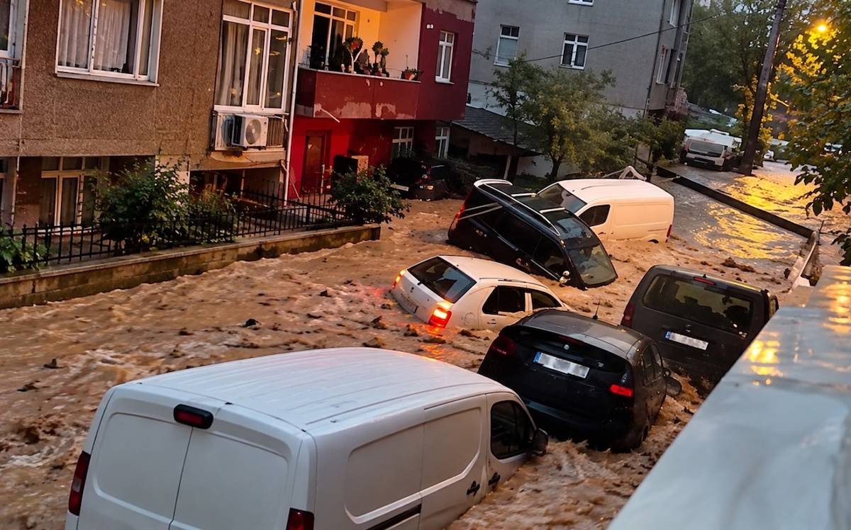 İstanbul'da sel felaketi: 1.277 su baskını, 1 ölü, 15 heyelan