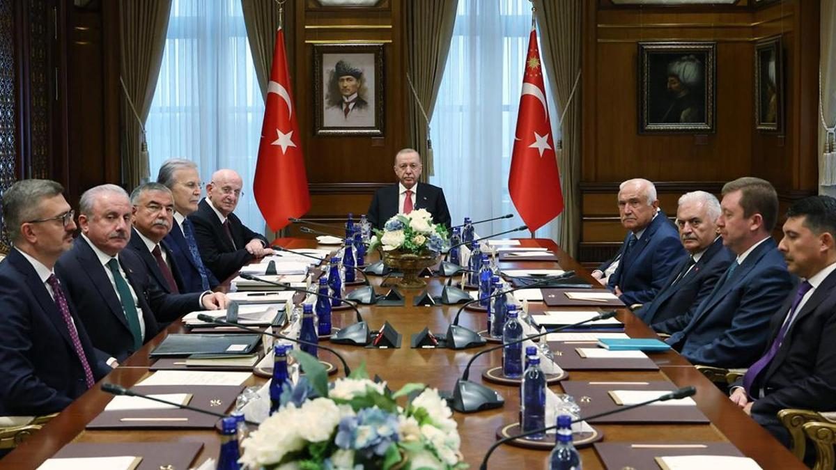 Cumhurbaşkanı Erdoğan YİK toplantısını Külliye'de gerçekleştirdi
