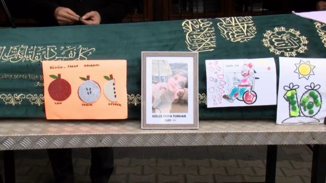Maltepe'de çöken binada hayatını kaybeden Gülce Dora toprağa verildi