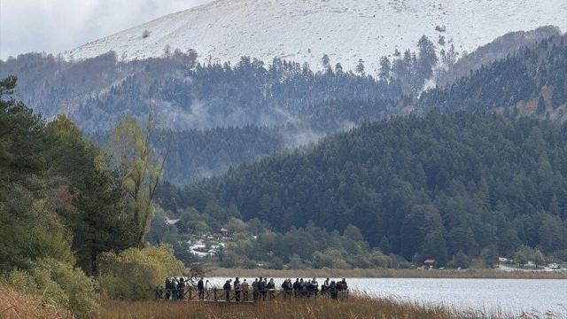 Abant Gölü Milli Parkı'na kar yağışı etkisiyle beyaz örtü oluştu