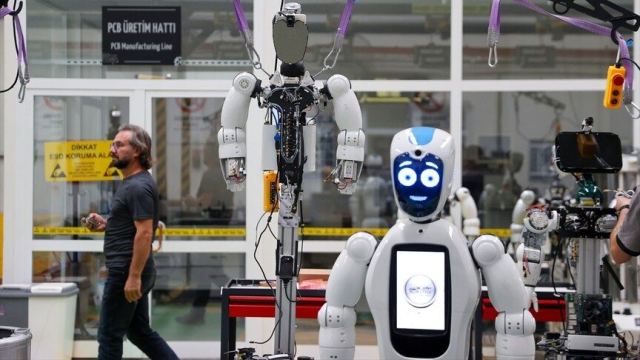AKINROBOTICS, AKINCI-5 İnsansı Robotunu Seri Üretime Geçiriyor