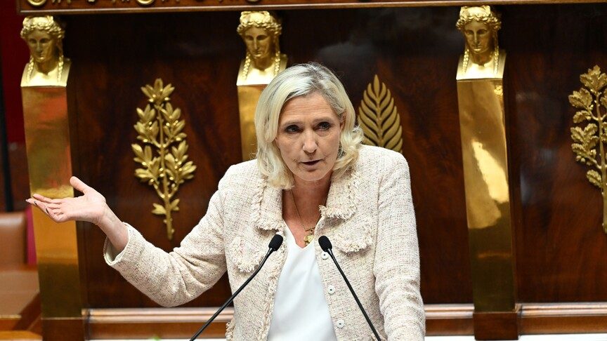 Le Pen, Sarı Yelekliler Eylemini Hükümetin Yönetemediğini Belirtti