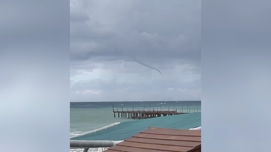 Alanya'da denizde hortum oluştu