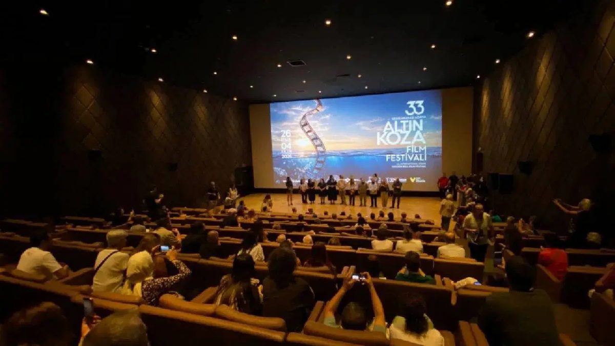 Adana Altın Koza Film Festivali’nde En İyi Film Ödülü 'Bir Arada Yalnız'a verildi