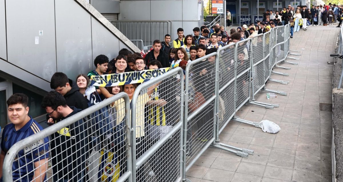 Fenerbahçe'de Ederson için Kadıköy'de uzun kuyruklar oluştu