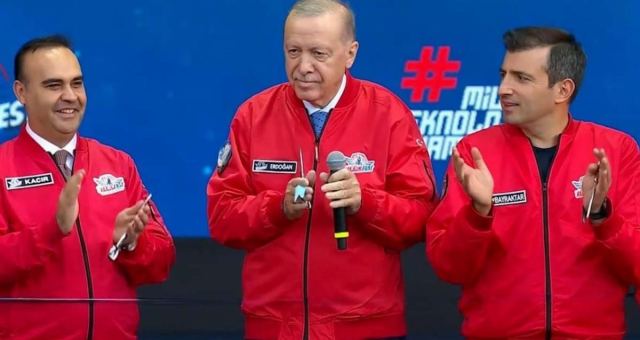 Erdoğan, TEKNOFEST'te 'roket' türküsü istedi