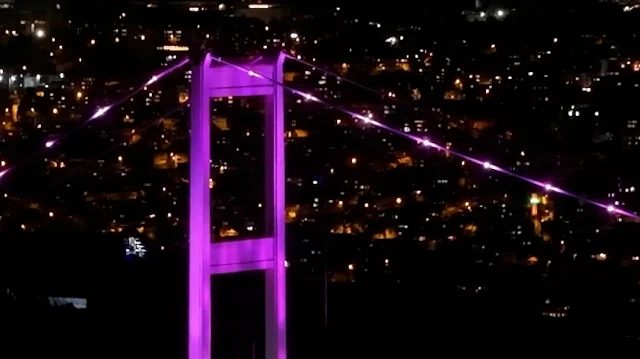 İstanbul Boğazı, Meme Kanseri Farkındalığı için Pembe Işıklandırıldı