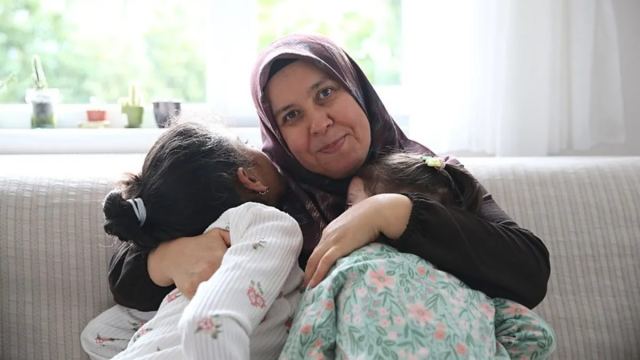 Esra Sarıcaoğlu, Koruyucu Aile Olup İki Kız Kardeşi Bir Araya Getirdi