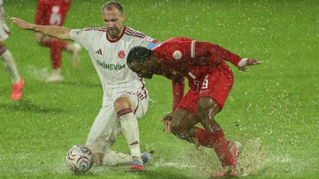 Ümraniyespor - Boluspor maçı yoğun yağmur nedeniyle durdu