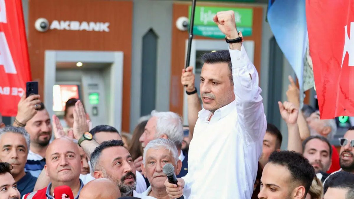Özgür Çelik, YENİ Parti üyelerine İstanbul Kongresi çağrısı yaptı