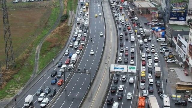 İstanbul'da yoğun trafik: Sürücüler ilerlemekte zorlandı