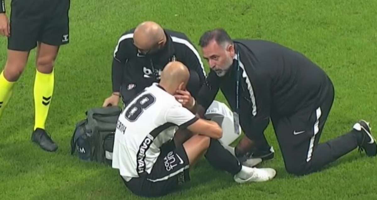 Beşiktaş'ta Vaclav Cerny Sakatlandı, Oyundan Çıktı
