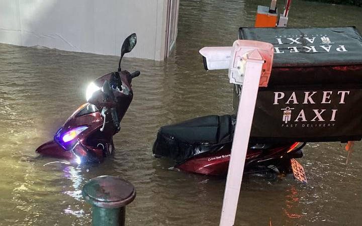 İstanbul'da Kötü Hava Koşulları Kuryeleri Olumsuz Etkiliyor