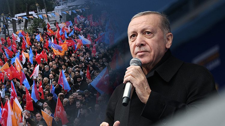 Cumhurbaşkanı Erdoğan: Kadın kollarımızla dimdik ayaktayız