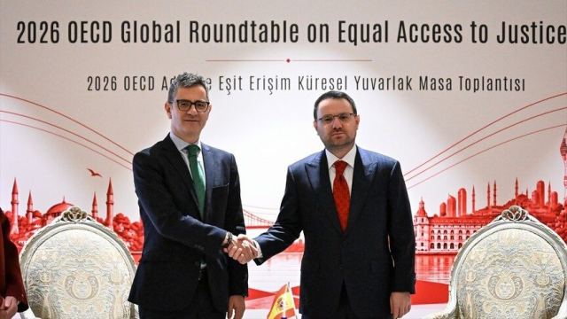 Bakan Gürlek İstanbul'da OECD Toplantısında 4 Ülke ile Görüştü