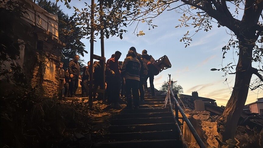 Zonguldak'ta çöken binada 1 kişi kurtarıldı, 1 kişi için arama sürüyor