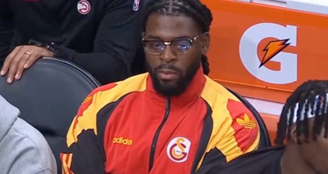 Lu Dort, Galatasaray Eşofmanıyla Maça Çıktı