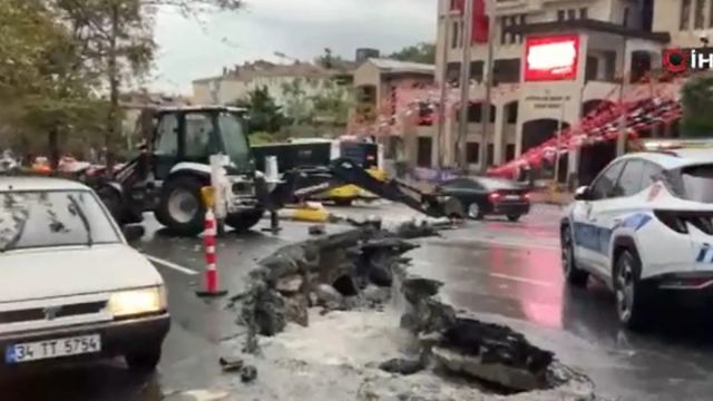Eyüpsultan'da Yol Çöktü, Trafik Kilitlendi