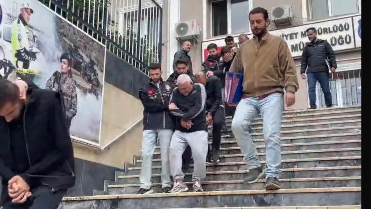 İstanbul'da 120 milyon liralık vurgun yapan çete adliyeye sevk edildi