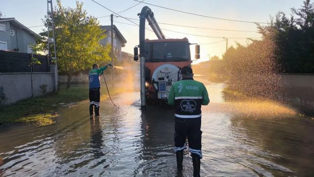 İBB, İstanbul'daki sel felaketinde 859 kişi kurtarıldı