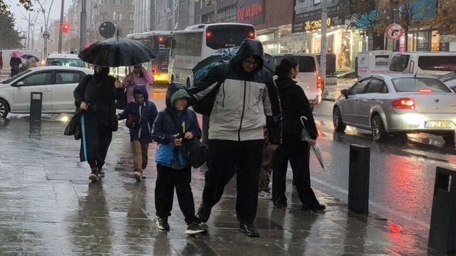 İstanbul'da olumsuz hava koşulları nedeniyle eğitime ara verildi