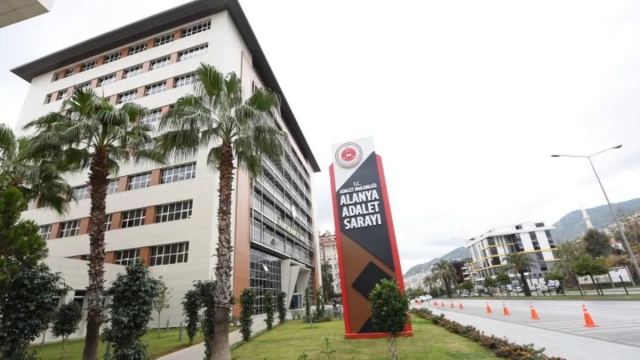 Alanya'da 60 milyonluk dolandırıcılık davasında 15 sanık yargılanıyor